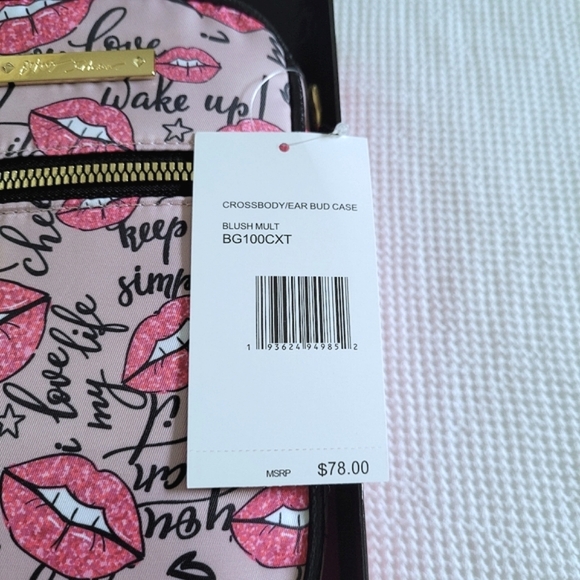 ✨️HP✨ Betsey Johnson Lips💋 Crossbody Bag with Ear👂Bud Case Gift🎁 Set - Picture 16 of 16
